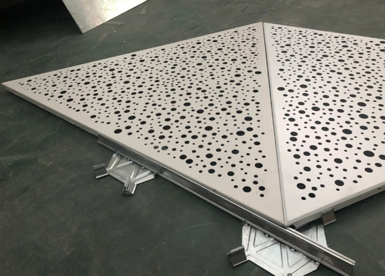 Teto de alumínio perfurado ISO9001 do metal para o projeto do aeroporto