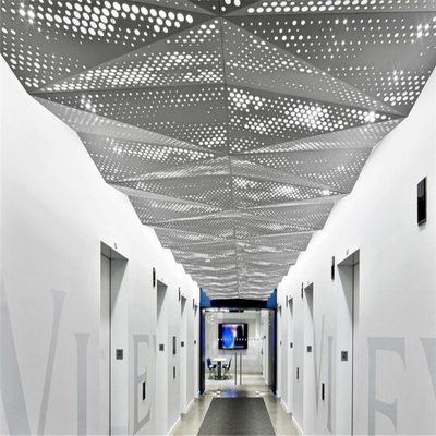 O projeto perfurado aleatório de alumínio PVDF do teto revestiu o projeto do teto do corredor