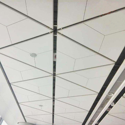 Grampo triangular de alumínio da cor customizável no teto 1000x1000x1000mm