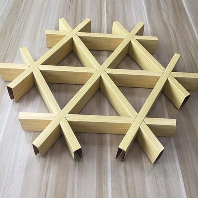 Telhados de telhados metálicos de células abertas triangulares