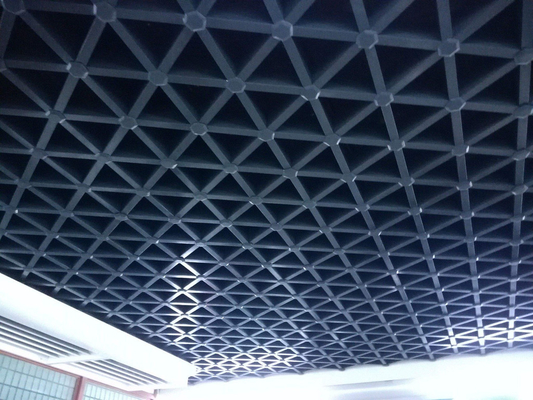 O teto aberto triangular do metal da pilha telha teto de alumínio perfurado da grade do metal