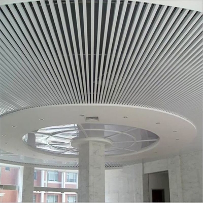 O teto de alumínio do metal do defletor de U telha a largura customizável decorativa da construção 300mm