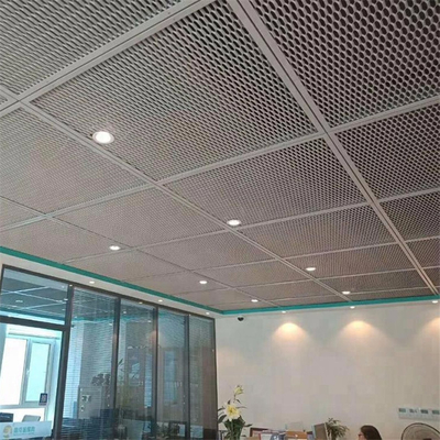 Painel de teto de malha expandida de alumínio suspenso de metal para decoração de interiores