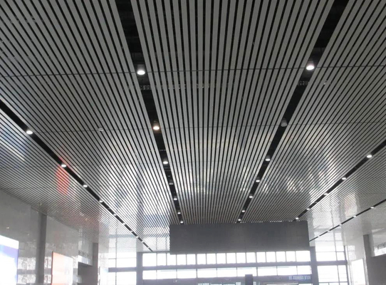 Faixa linear em U para teto Faixa de alumínio com largura de 85 mm Painel de faixa de cor prata