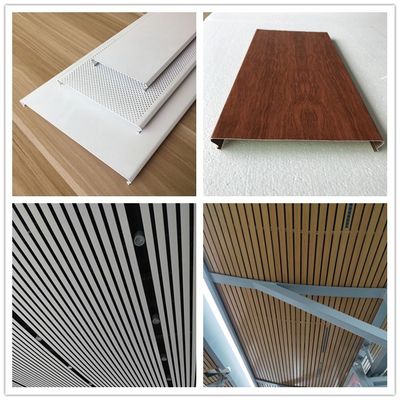 Painéis de faixa de alumínio para teto de metal personalizados disponíveis em vários tamanhos para soluções interiores personalizadas