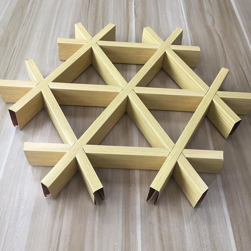 Telhados de telhados metálicos de células abertas triangulares