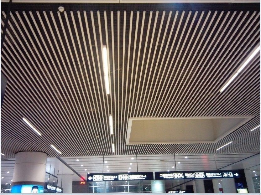 Painéis de teto metálicos tubulares 6063T6 Círculo Perfurado Defletor Suspenso com cartão de cores RAL